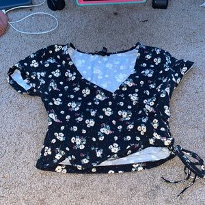 black cropped v top with flowers